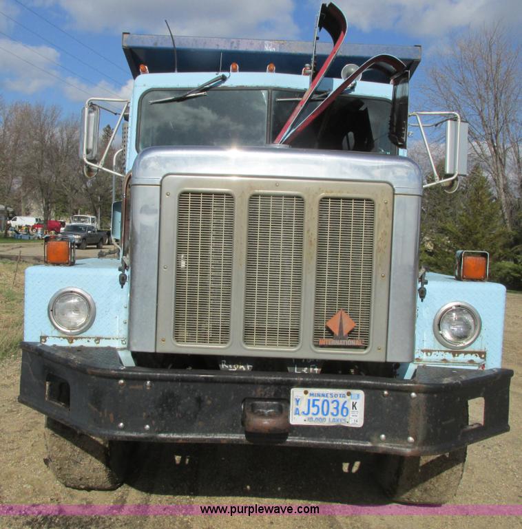 image for item A8682 1990 International 1840 dump truck