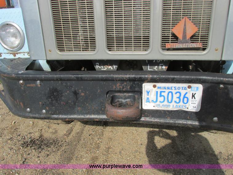 image for item A8682 1990 International 1840 dump truck