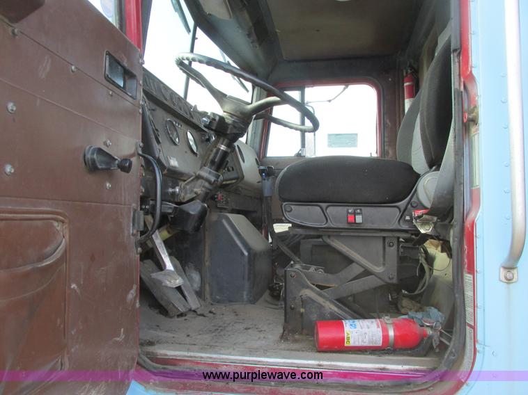 image for item A8682 1990 International 1840 dump truck