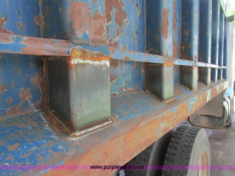 image for item A8682 1990 International 1840 dump truck