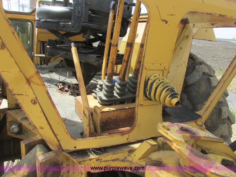 image for item A8685 1985 Ford 655A backhoe