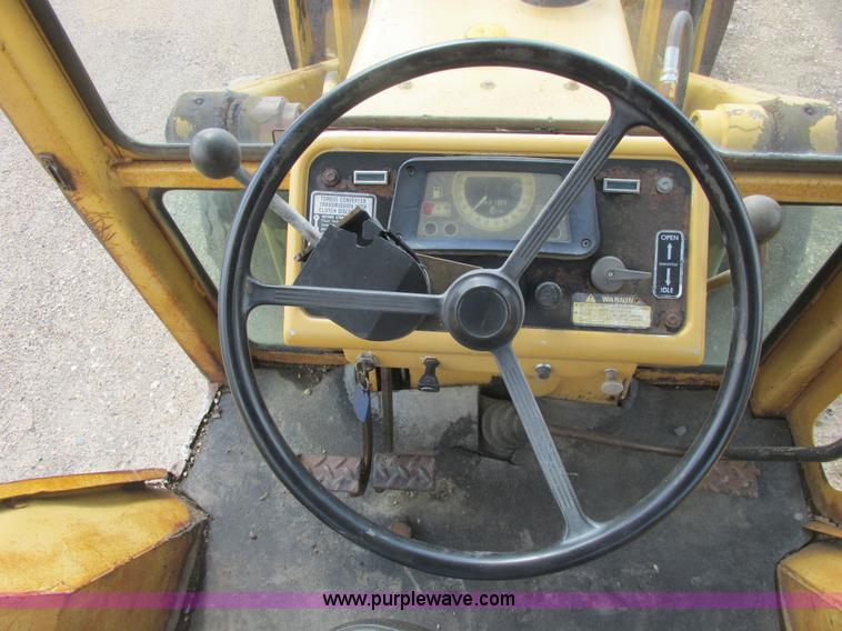 image for item A8685 1985 Ford 655A backhoe