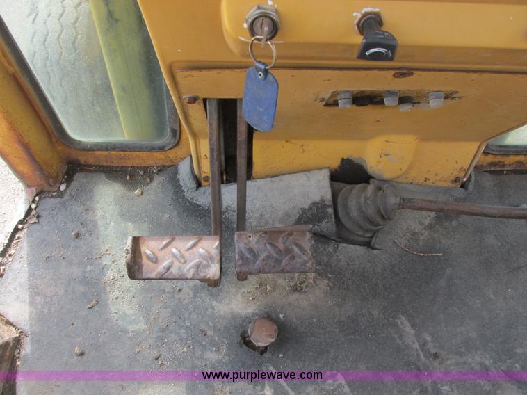 image for item A8685 1985 Ford 655A backhoe