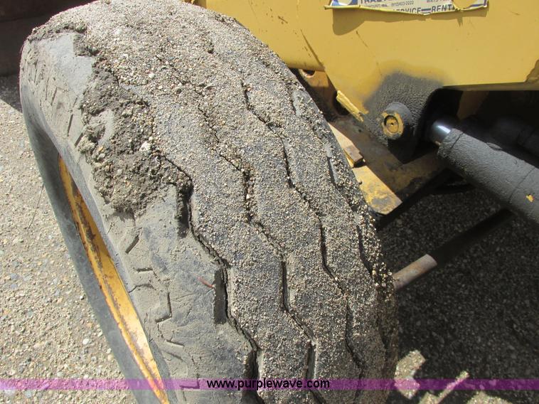 image for item A8685 1985 Ford 655A backhoe