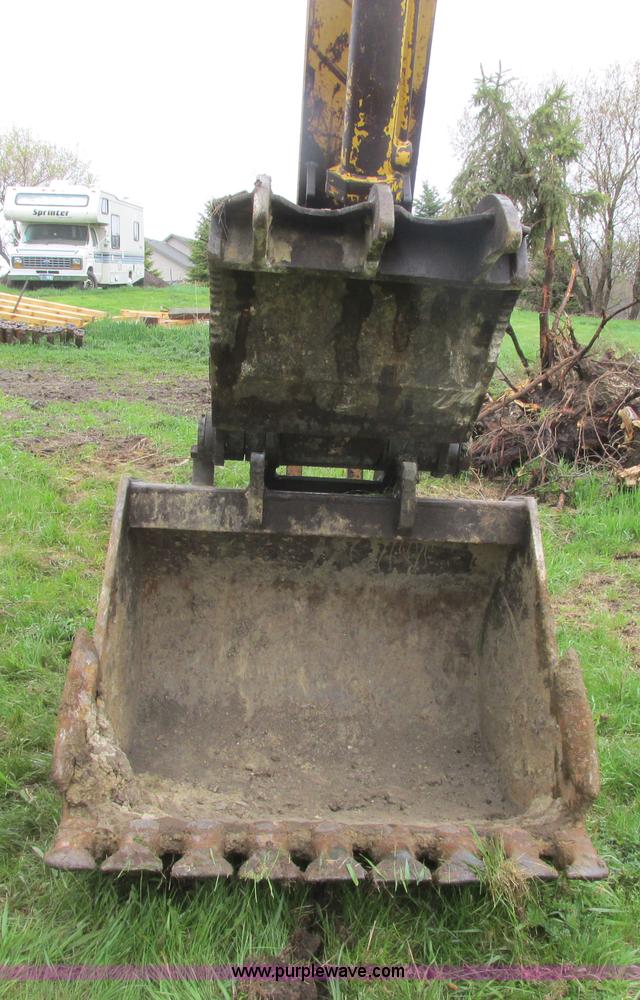 image for item A8687 1999 Komatsu PC150LC-6K excavator