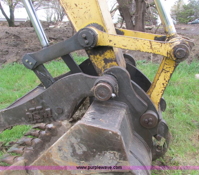 image for item A8687 1999 Komatsu PC150LC-6K excavator