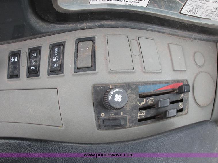 image for item A8687 1999 Komatsu PC150LC-6K excavator