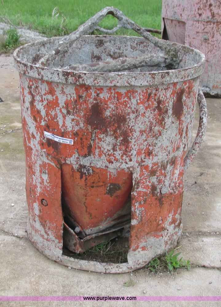 image for item AC9919 Concrete bucket