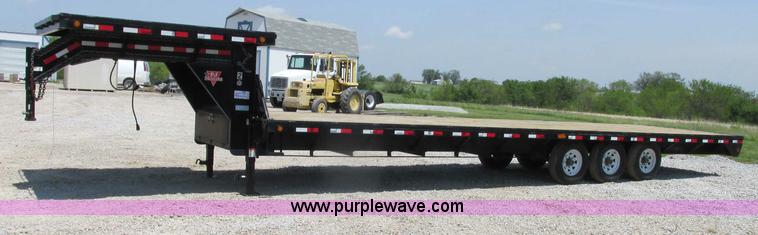 image for item D3970 2007 PJ gooseneck trailer