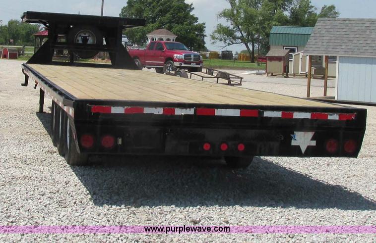 image for item D3970 2007 PJ gooseneck trailer