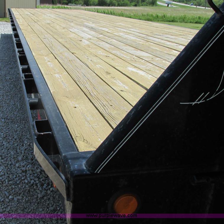 image for item D3970 2007 PJ gooseneck trailer