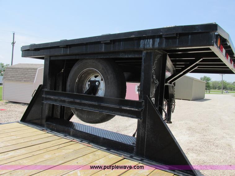 image for item D3970 2007 PJ gooseneck trailer