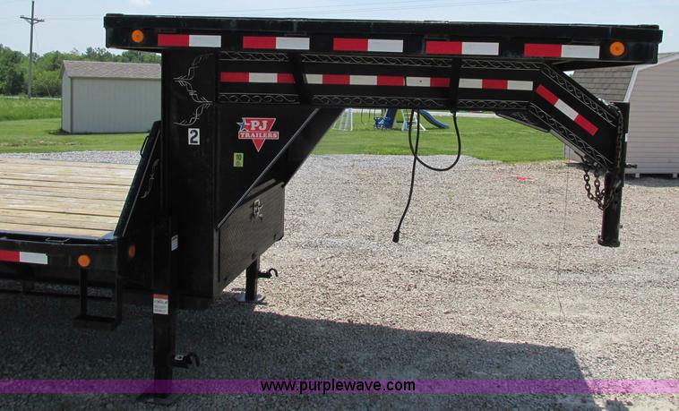 image for item D3970 2007 PJ gooseneck trailer