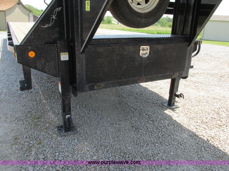 image for item D3970 2007 PJ gooseneck trailer