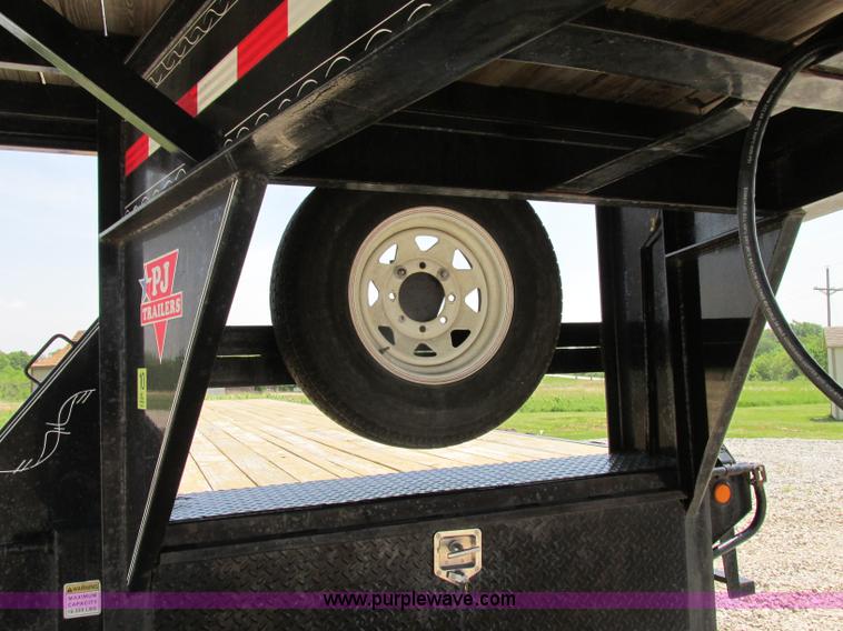 image for item D3970 2007 PJ gooseneck trailer