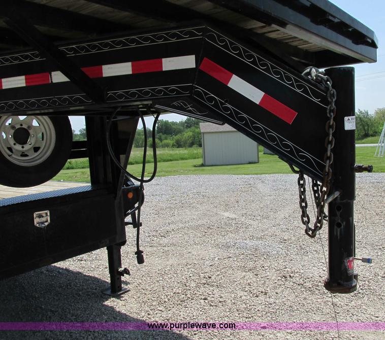 image for item D3970 2007 PJ gooseneck trailer