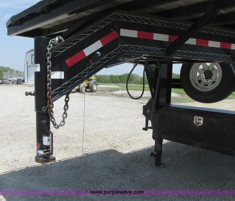 image for item D3970 2007 PJ gooseneck trailer