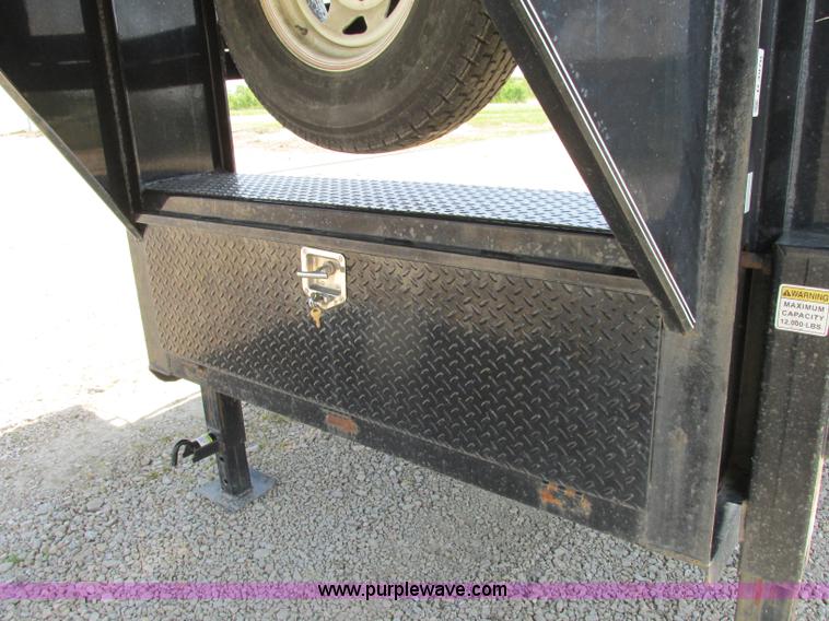 image for item D3970 2007 PJ gooseneck trailer