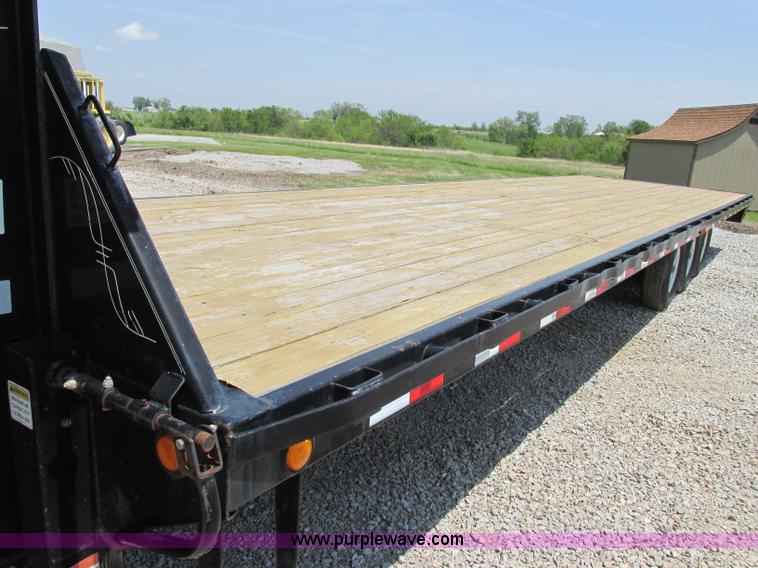 image for item D3970 2007 PJ gooseneck trailer