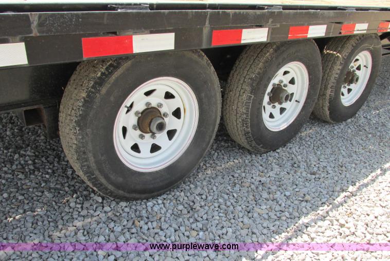 image for item D3970 2007 PJ gooseneck trailer