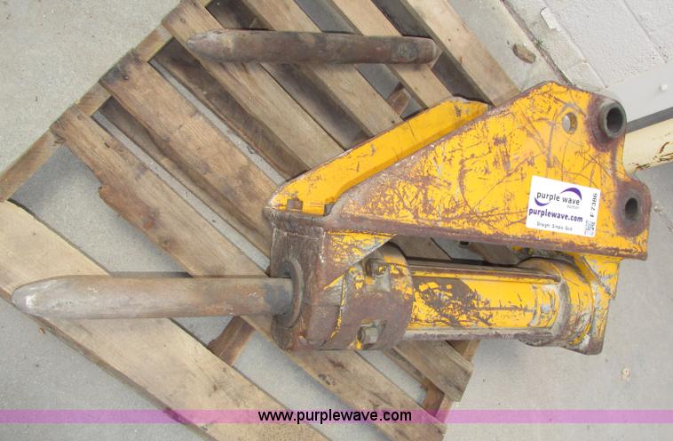 image for item F7386 Pneumatic backhoe hammer