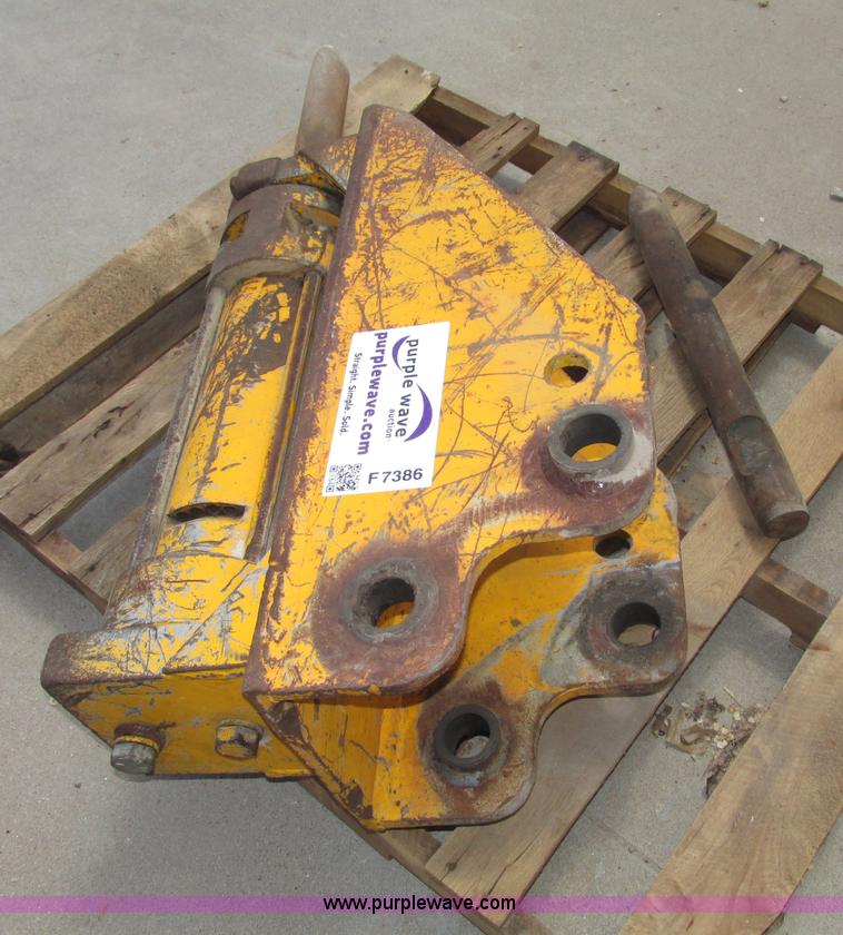 image for item F7386 Pneumatic backhoe hammer