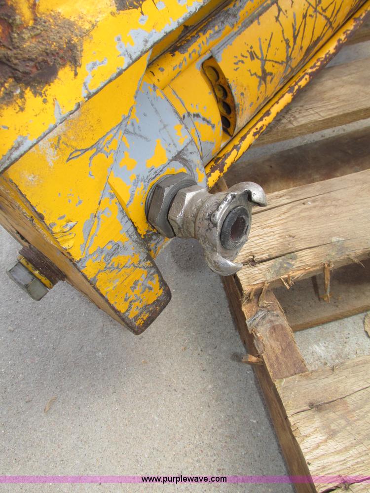 image for item F7386 Pneumatic backhoe hammer
