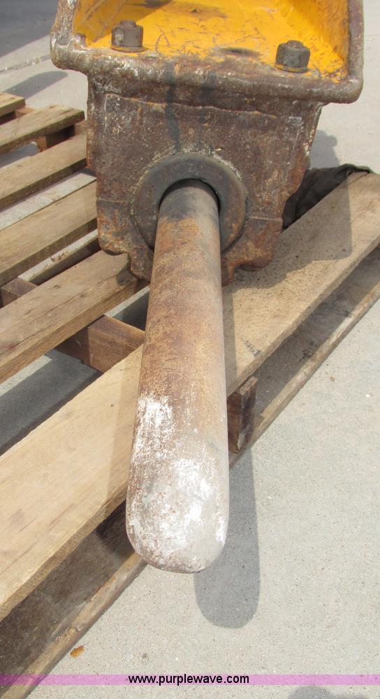 image for item F7386 Pneumatic backhoe hammer