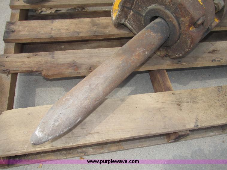 image for item F7386 Pneumatic backhoe hammer