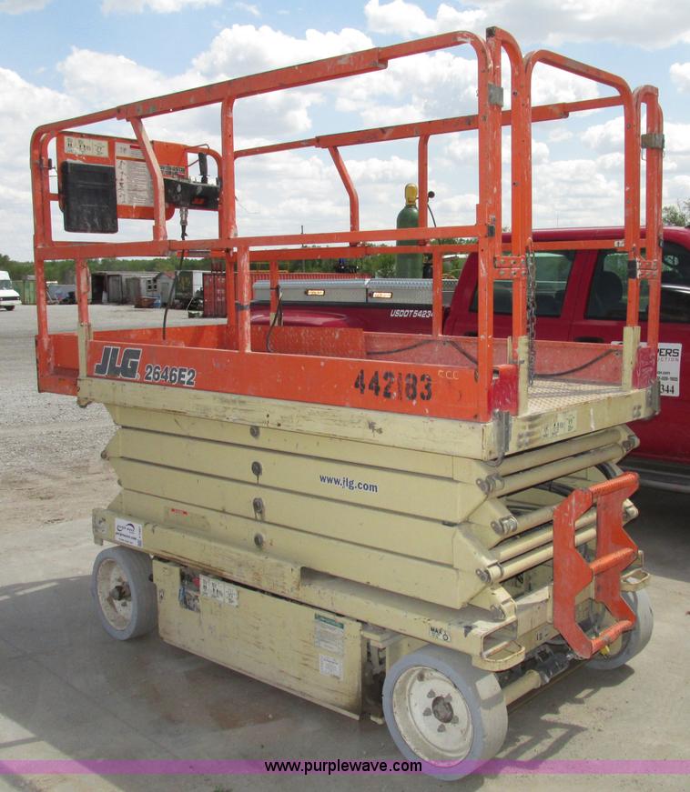 image for item F7387 2002 JLG 2646-E2 electric scissor lift
