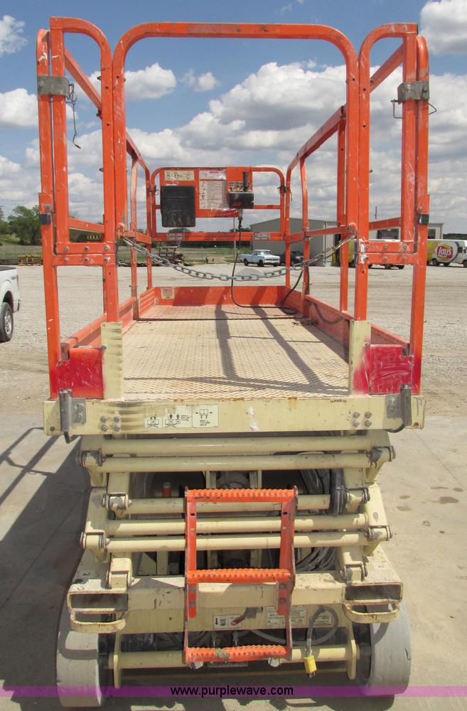 image for item F7387 2002 JLG 2646-E2 electric scissor lift