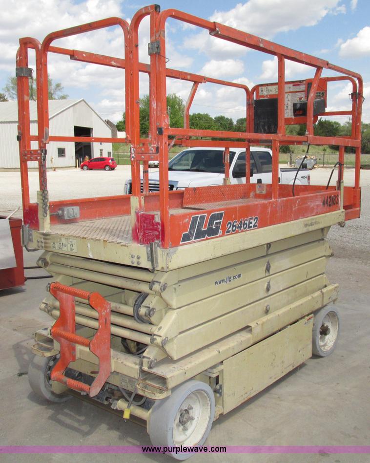 image for item F7387 2002 JLG 2646-E2 electric scissor lift