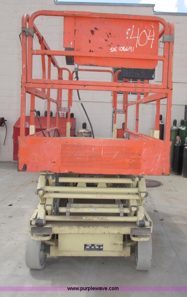 image for item F7387 2002 JLG 2646-E2 electric scissor lift