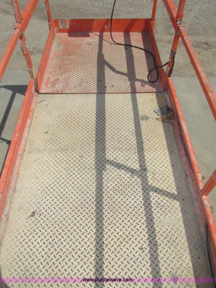 image for item F7387 2002 JLG 2646-E2 electric scissor lift