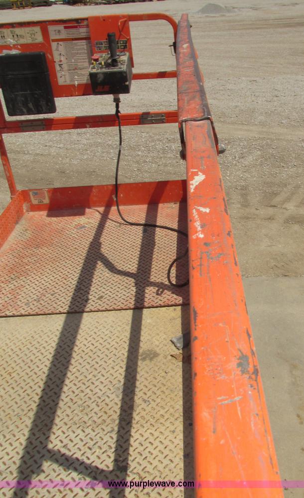 image for item F7387 2002 JLG 2646-E2 electric scissor lift