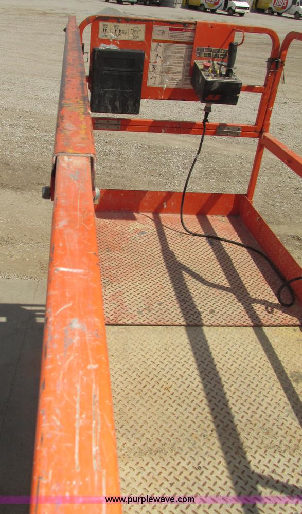 image for item F7387 2002 JLG 2646-E2 electric scissor lift