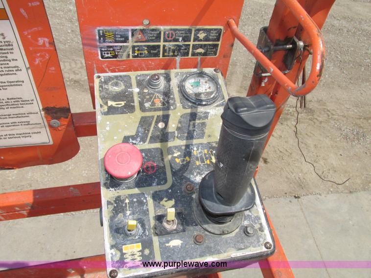 image for item F7387 2002 JLG 2646-E2 electric scissor lift