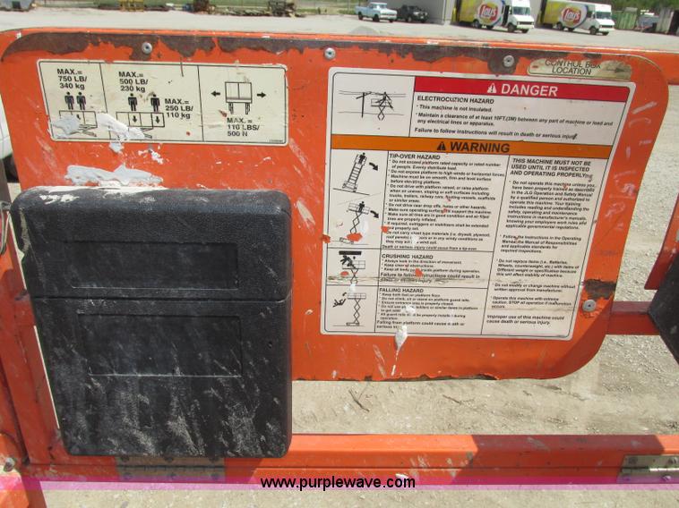 image for item F7387 2002 JLG 2646-E2 electric scissor lift