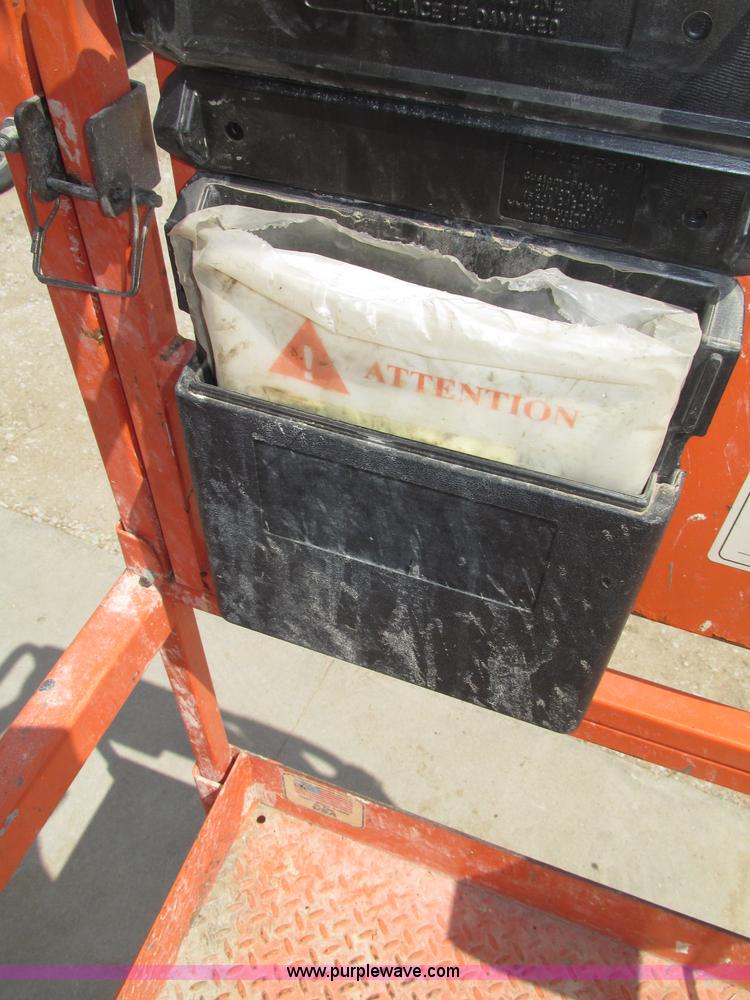 image for item F7387 2002 JLG 2646-E2 electric scissor lift