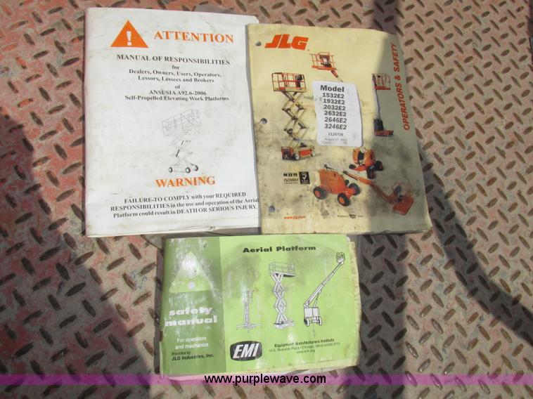 image for item F7387 2002 JLG 2646-E2 electric scissor lift