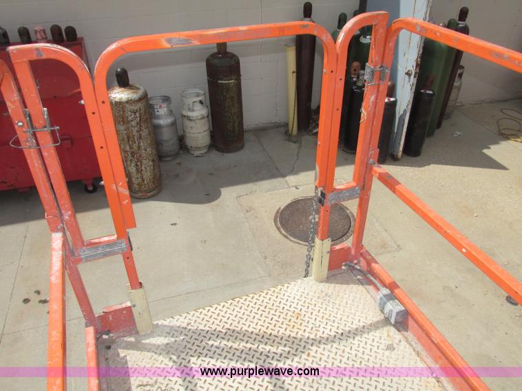 image for item F7387 2002 JLG 2646-E2 electric scissor lift