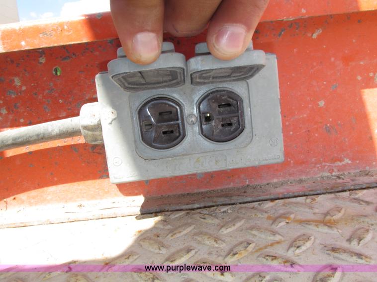 image for item F7387 2002 JLG 2646-E2 electric scissor lift