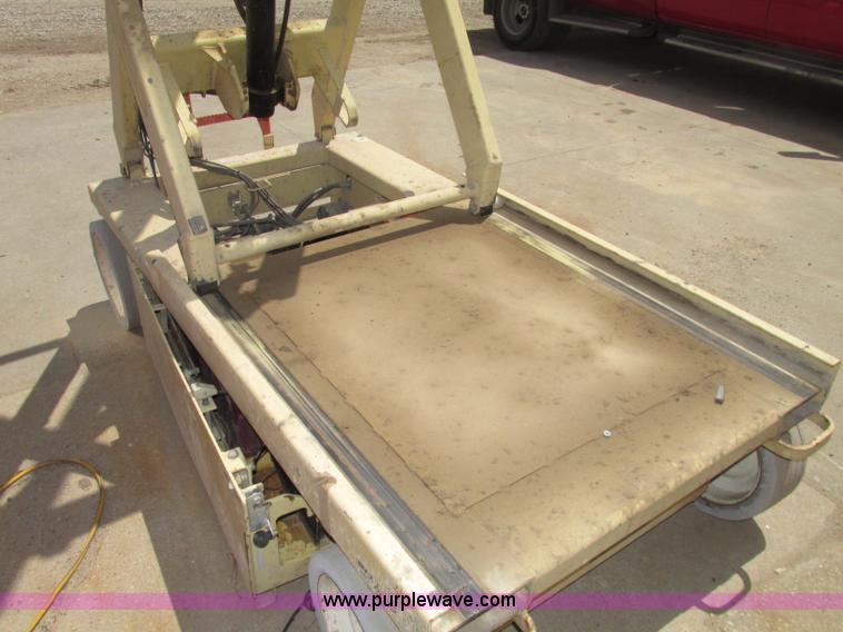 image for item F7387 2002 JLG 2646-E2 electric scissor lift