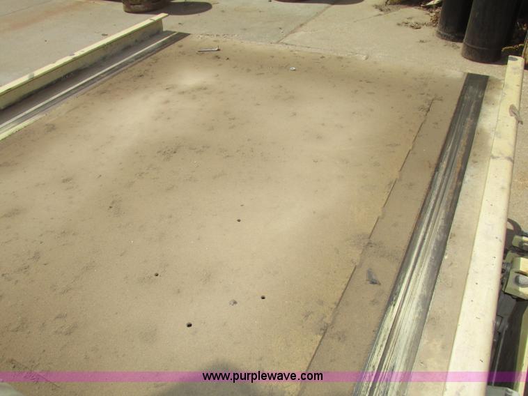 image for item F7387 2002 JLG 2646-E2 electric scissor lift