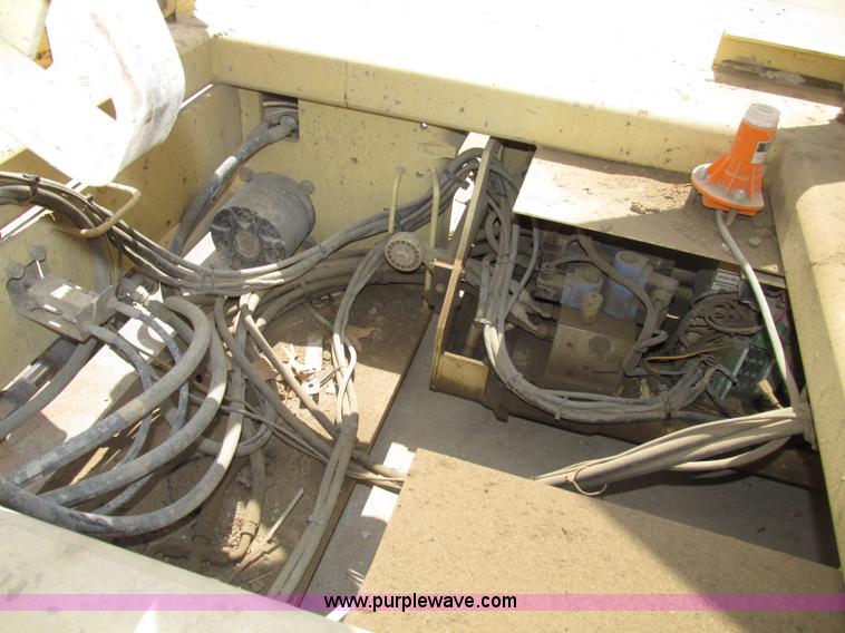 image for item F7387 2002 JLG 2646-E2 electric scissor lift