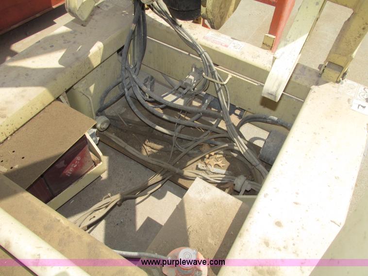 image for item F7387 2002 JLG 2646-E2 electric scissor lift
