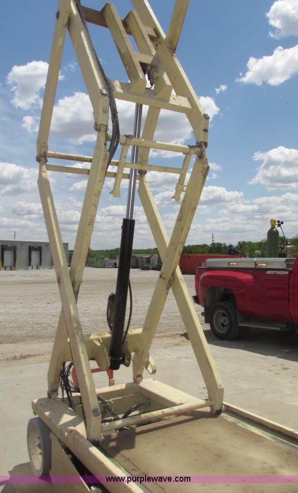 image for item F7387 2002 JLG 2646-E2 electric scissor lift