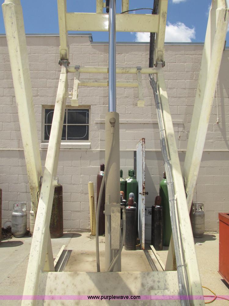 image for item F7387 2002 JLG 2646-E2 electric scissor lift