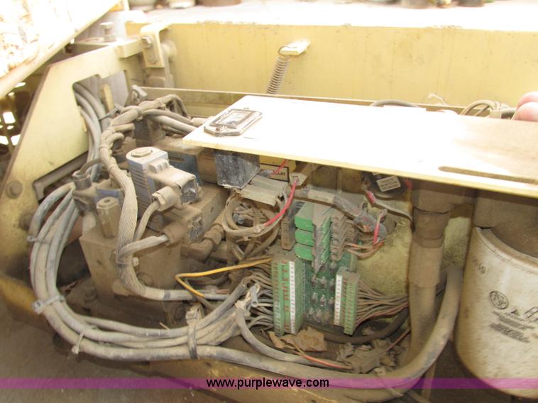 image for item F7387 2002 JLG 2646-E2 electric scissor lift