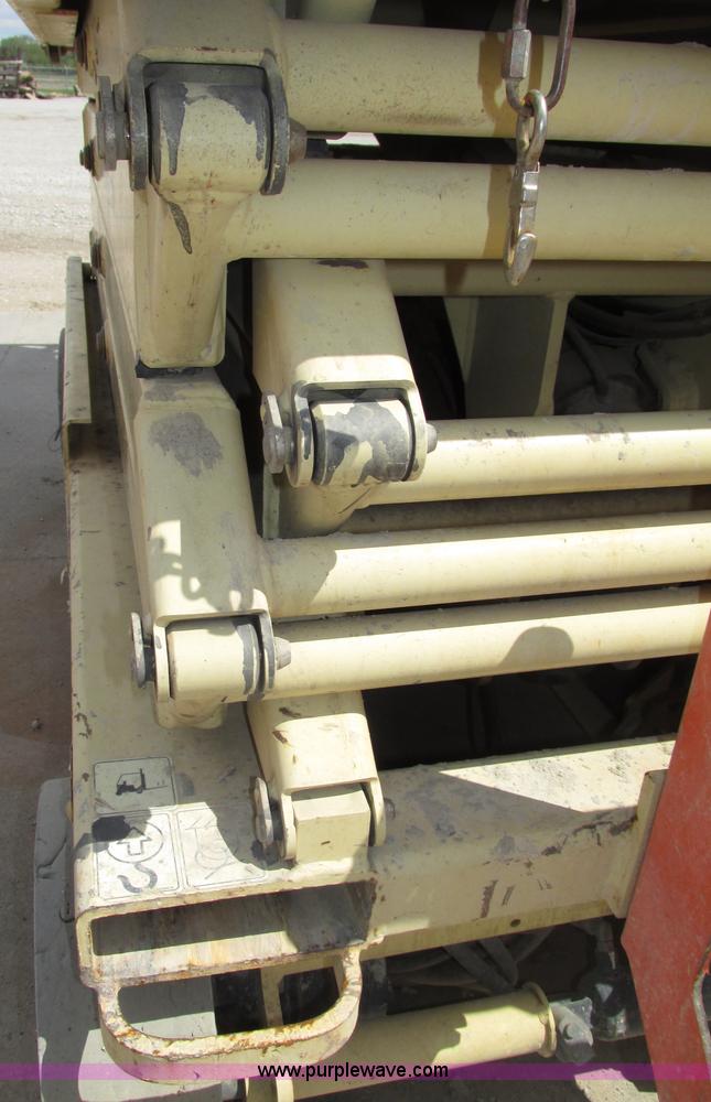 image for item F7387 2002 JLG 2646-E2 electric scissor lift